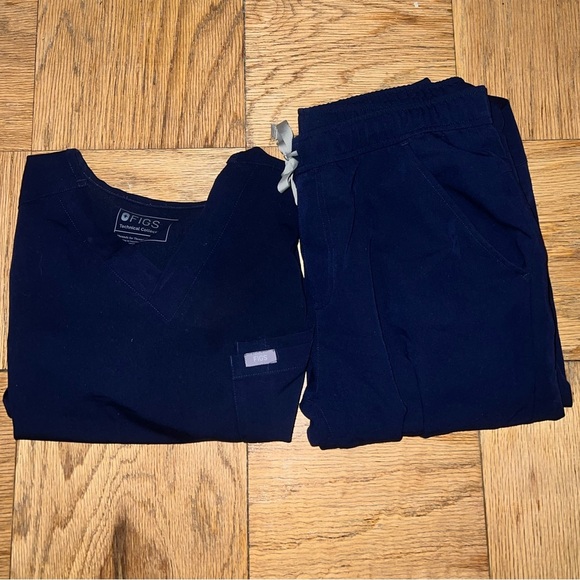 FIGS Slim Scrub Set, Medium (Leon Three Pocket Scrub Rop + Tansen Jogger). - Picture 2 of 5